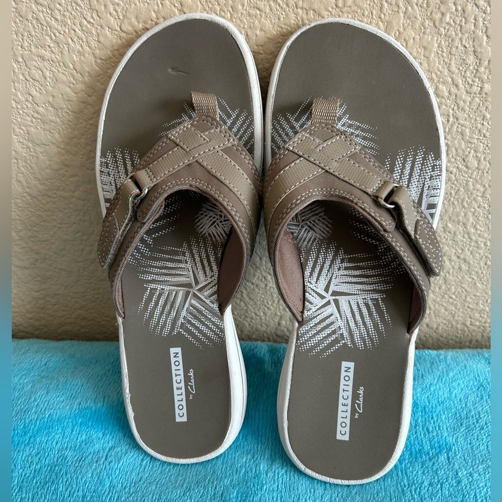 Clarks Breeze Reyna Dark Tan and White Flip Flops Size 6